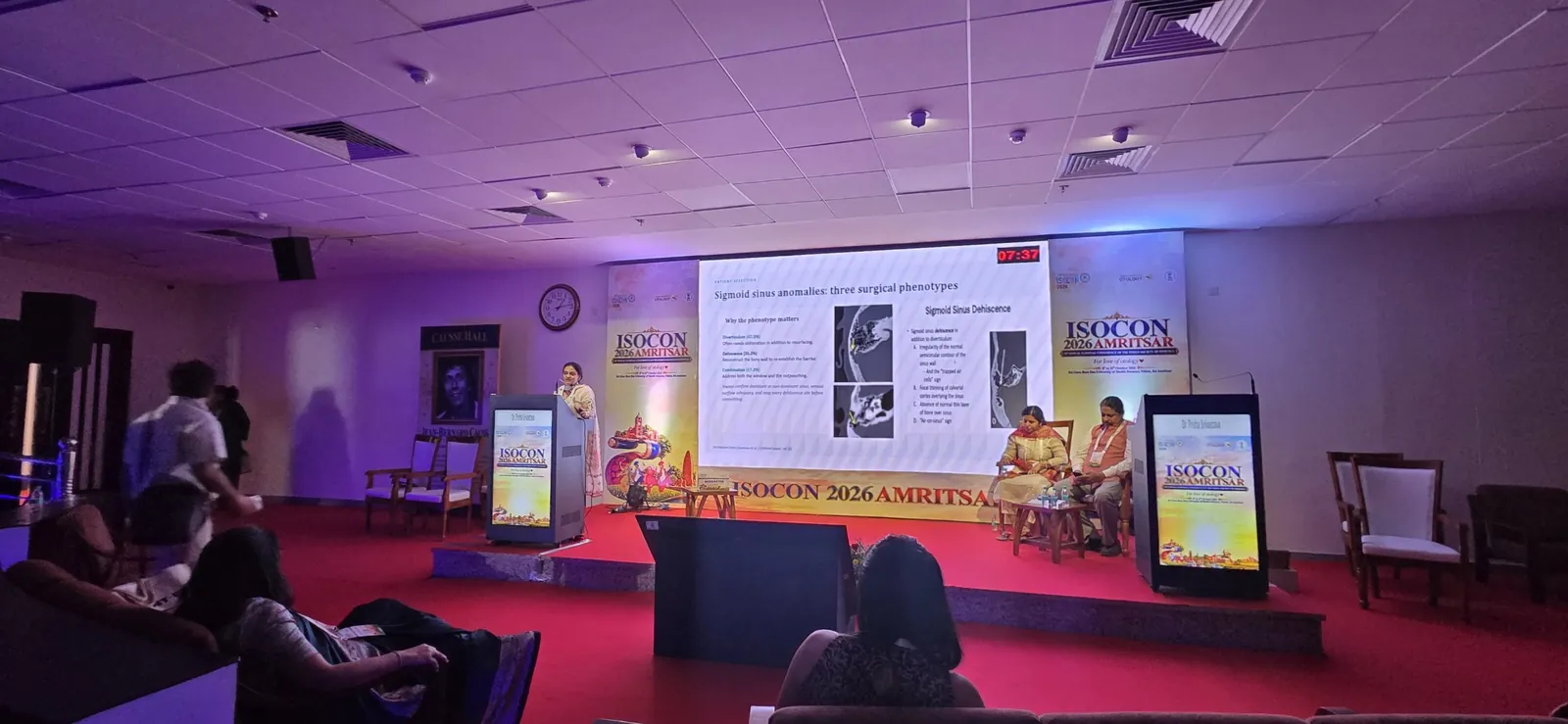 Dr. Trisha Srivastava presenting on sigmoid sinus anomalies at ISOCON 2026